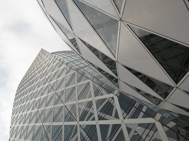 modern japanese architecture in shinjuku