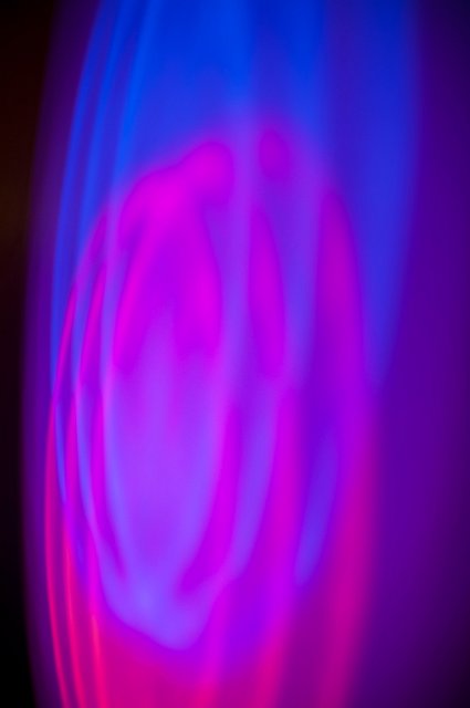 red and blue light rings mixing to form purple light