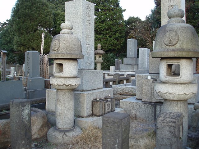 graves in tokyo japan