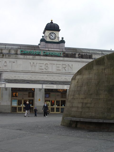 images of central cardiff railway station