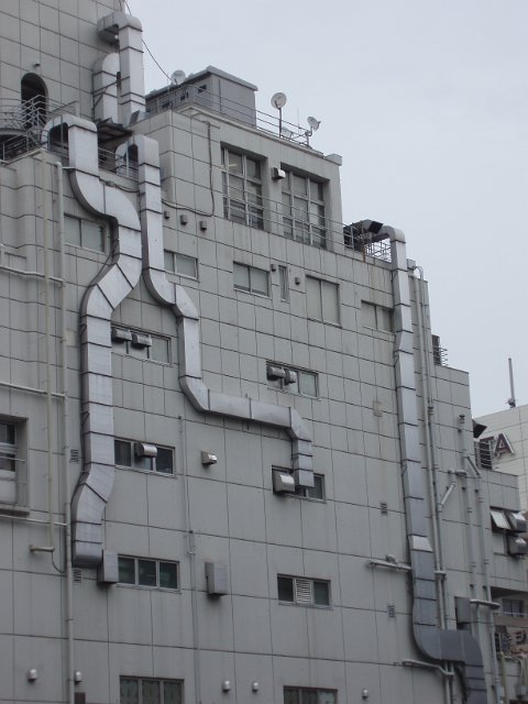 exterior airconditioning ducting, tokyo japan