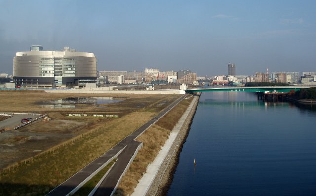 light rail and redevelopment of tokyo docklands