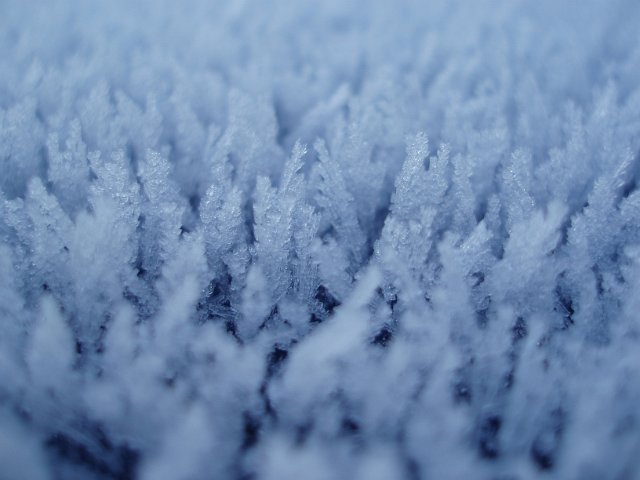 frosty, spike ice growths